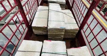 银川 黄金麻花岗岩荔枝面，光面毛板装车完成