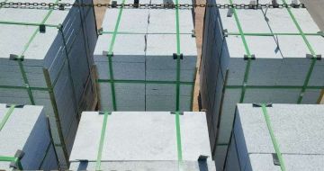 银川 芝麻白花岗岩5公分地铺石 花岗岩厂家工厂装车日常