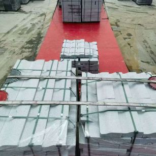 银川 芝麻白仿形加直形路沿石出货日常