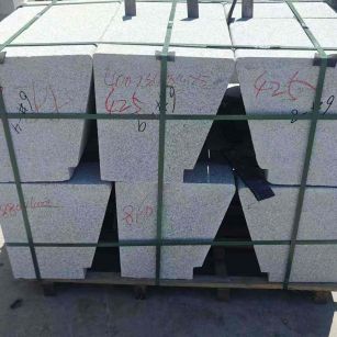 银川 芝麻白异形坐凳，石凳