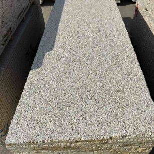 银川 黄金麻花岗岩荔枝面毛板，半成品