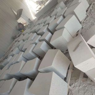 银川 白麻花岗岩异形坐凳