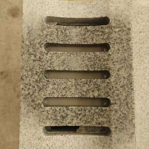 银川 芝麻白拉丝面花岗岩U型开槽排水槽