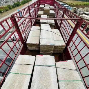 银川 黄金麻花岗岩荔枝面，光面毛板装车完成