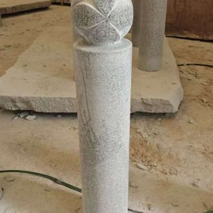 银川 芝麻白花岗岩石材挡车石柱、停车柱、圆柱挡车柱、方柱挡车柱等