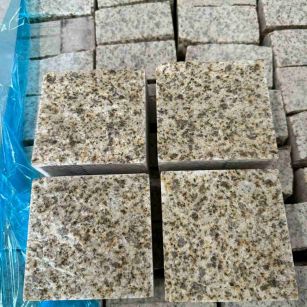 银川 黄金麻花岗岩自然面小方块，弹石，马蹄石等