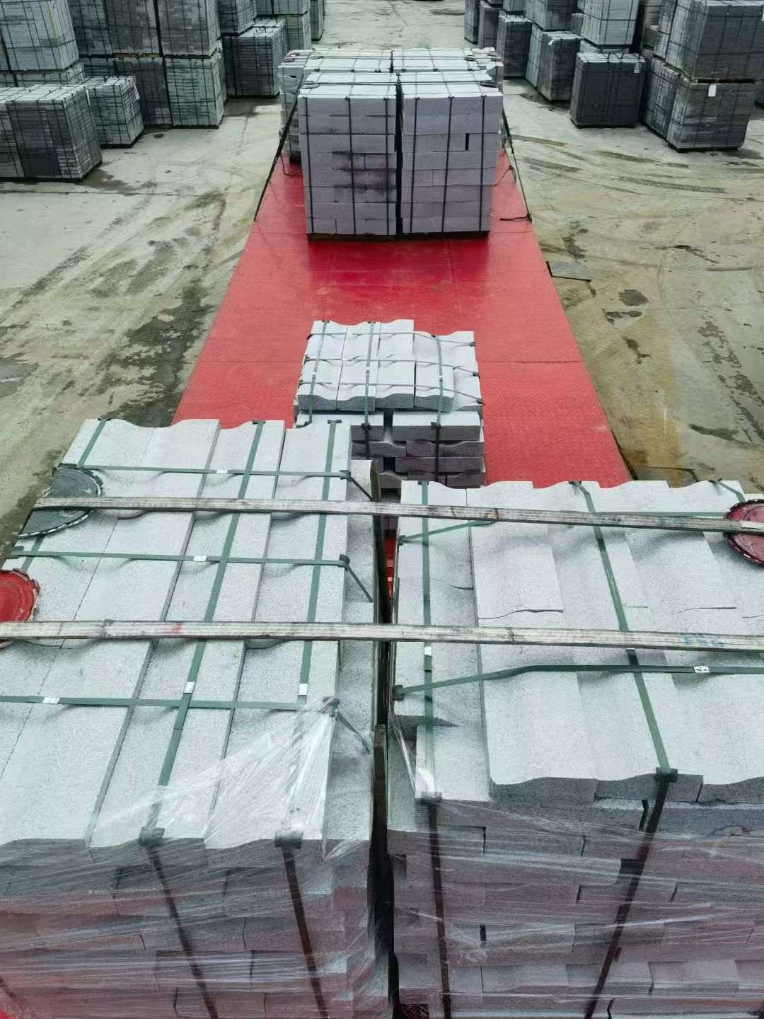 银川 芝麻白仿形加直形路沿石出货日常