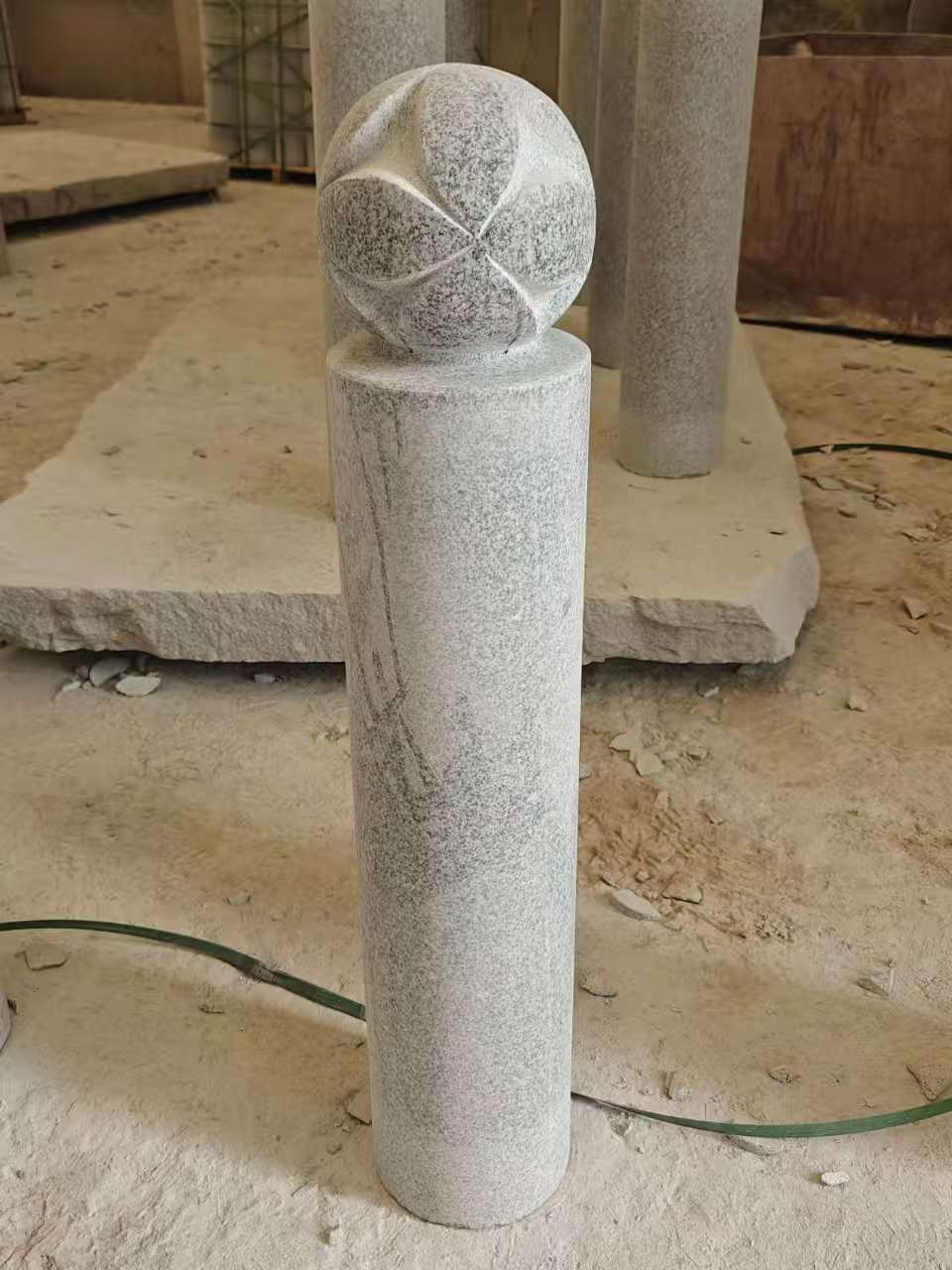 银川 芝麻白花岗岩石材挡车石柱、停车柱、圆柱挡车柱、方柱挡车柱等