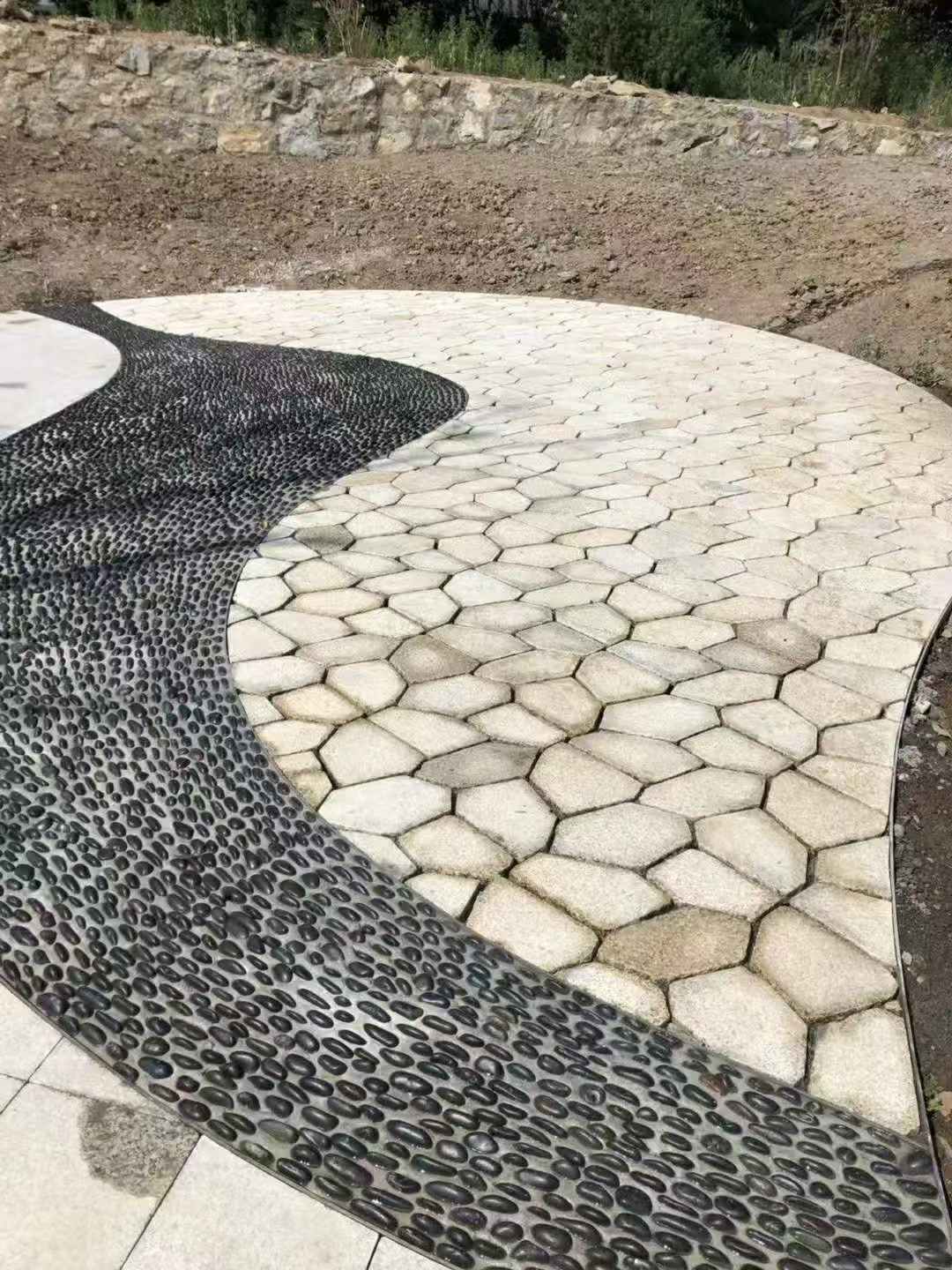 银川 黄金麻冰裂纹地铺石工地铺装案例