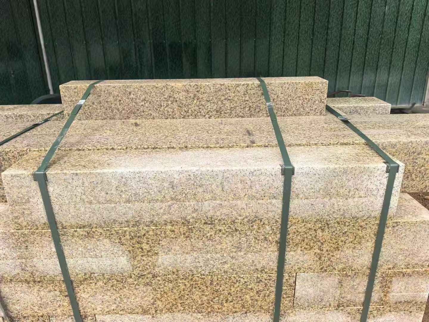 银川 黄金麻花岗岩石材机切面栏杆料半成品