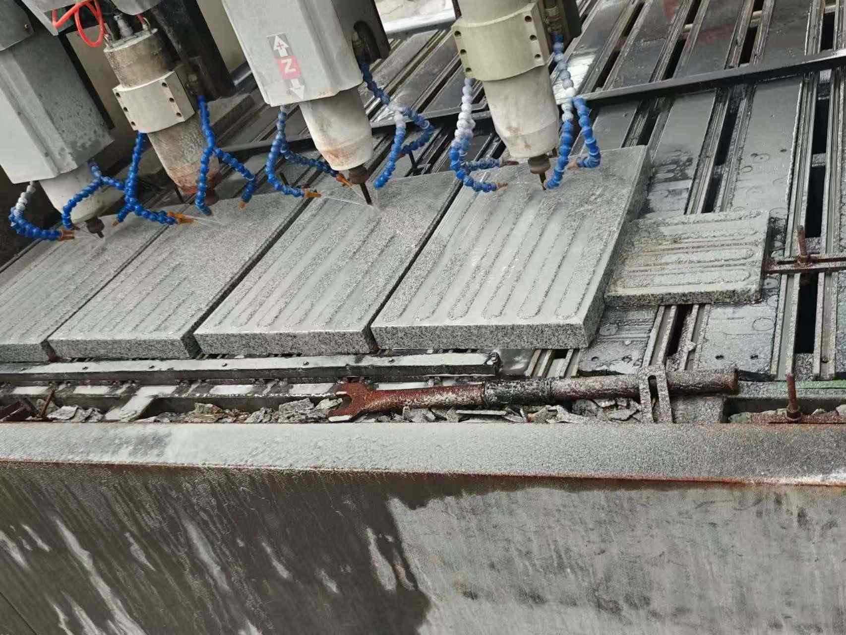 银川 芝麻白花岗岩荔枝面盲道雕刻