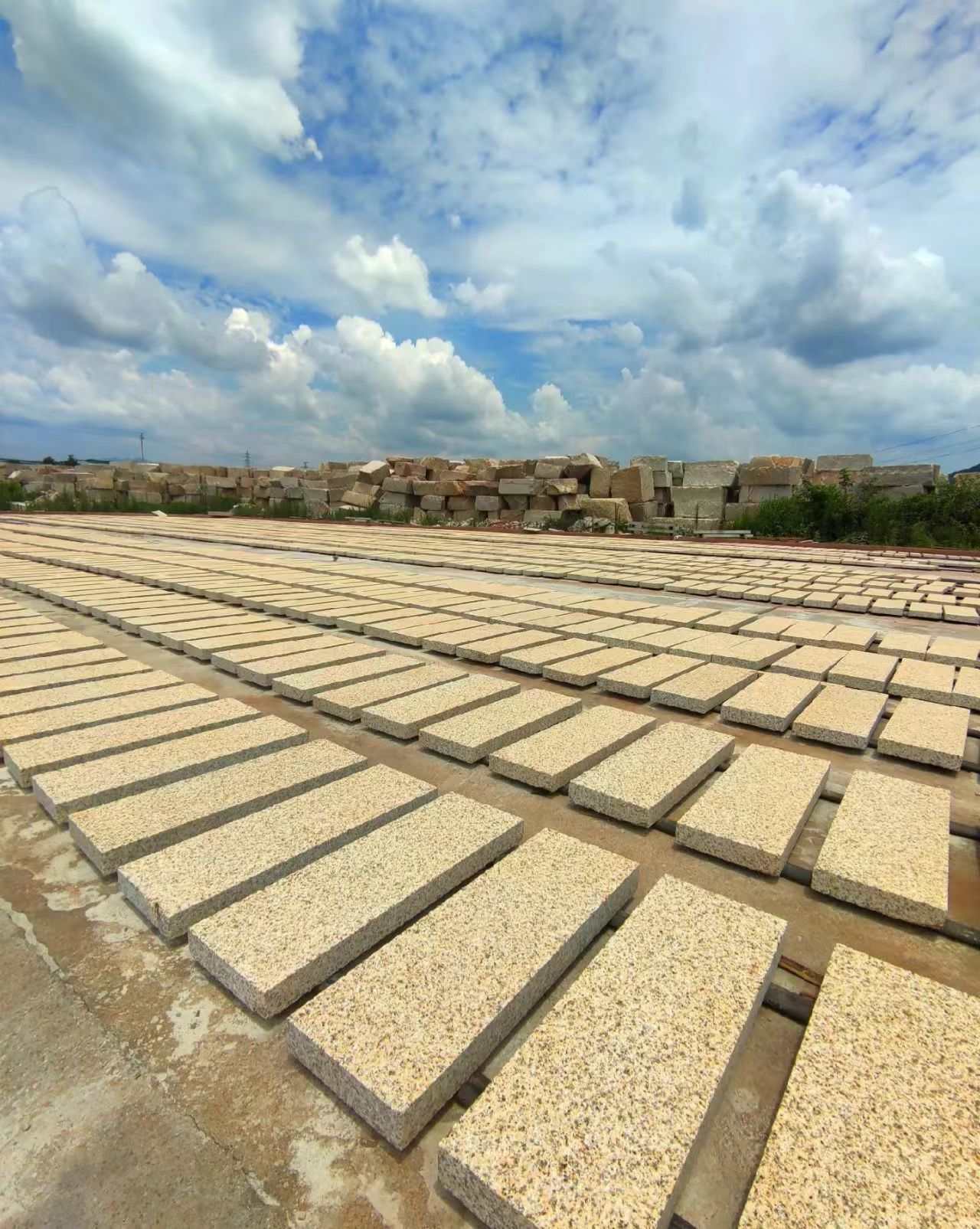 银川 黄金麻花岗岩荔枝面地铺石防护中