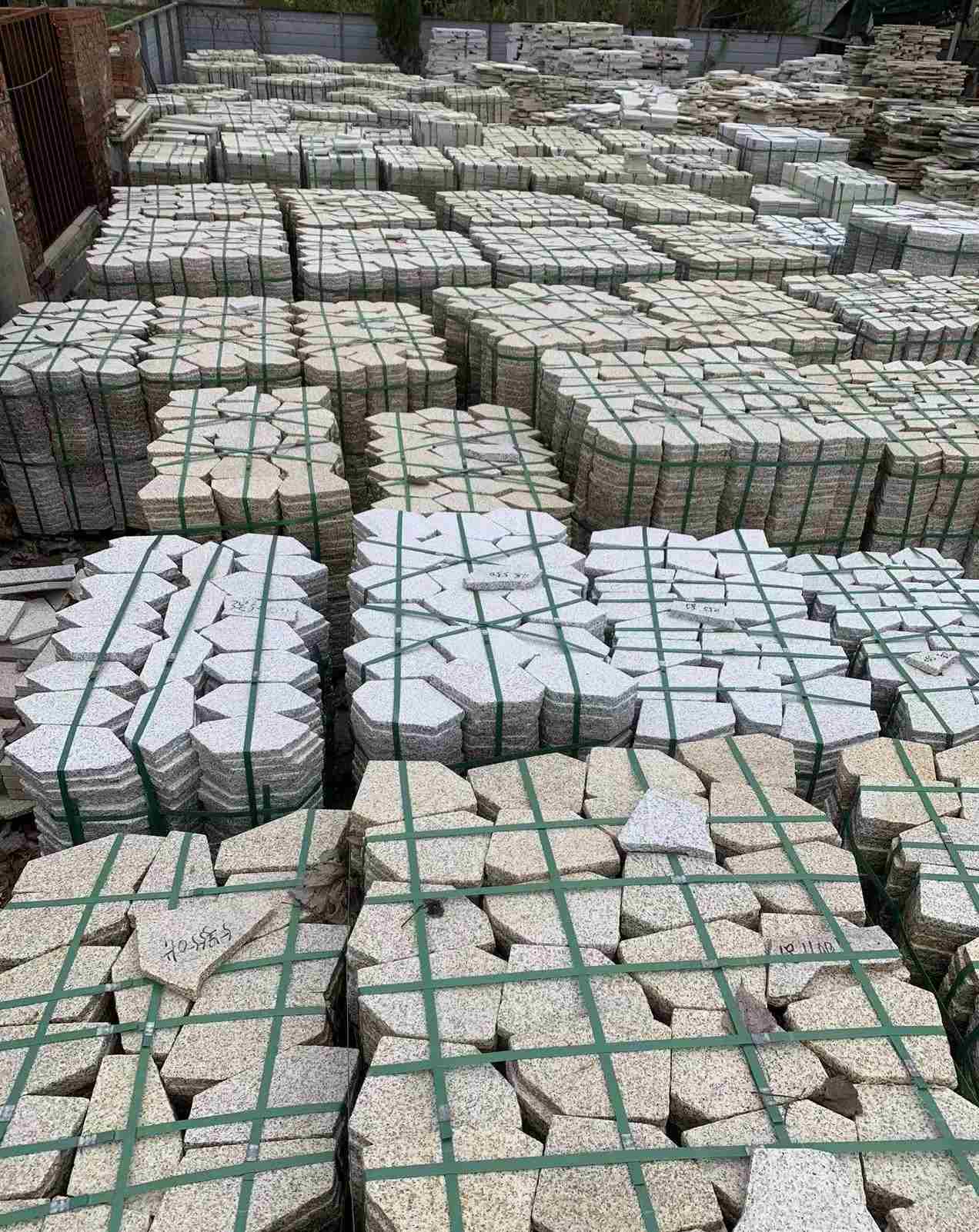 银川 黄金麻白麻花岗岩荔枝面地铺石(冰裂纹)