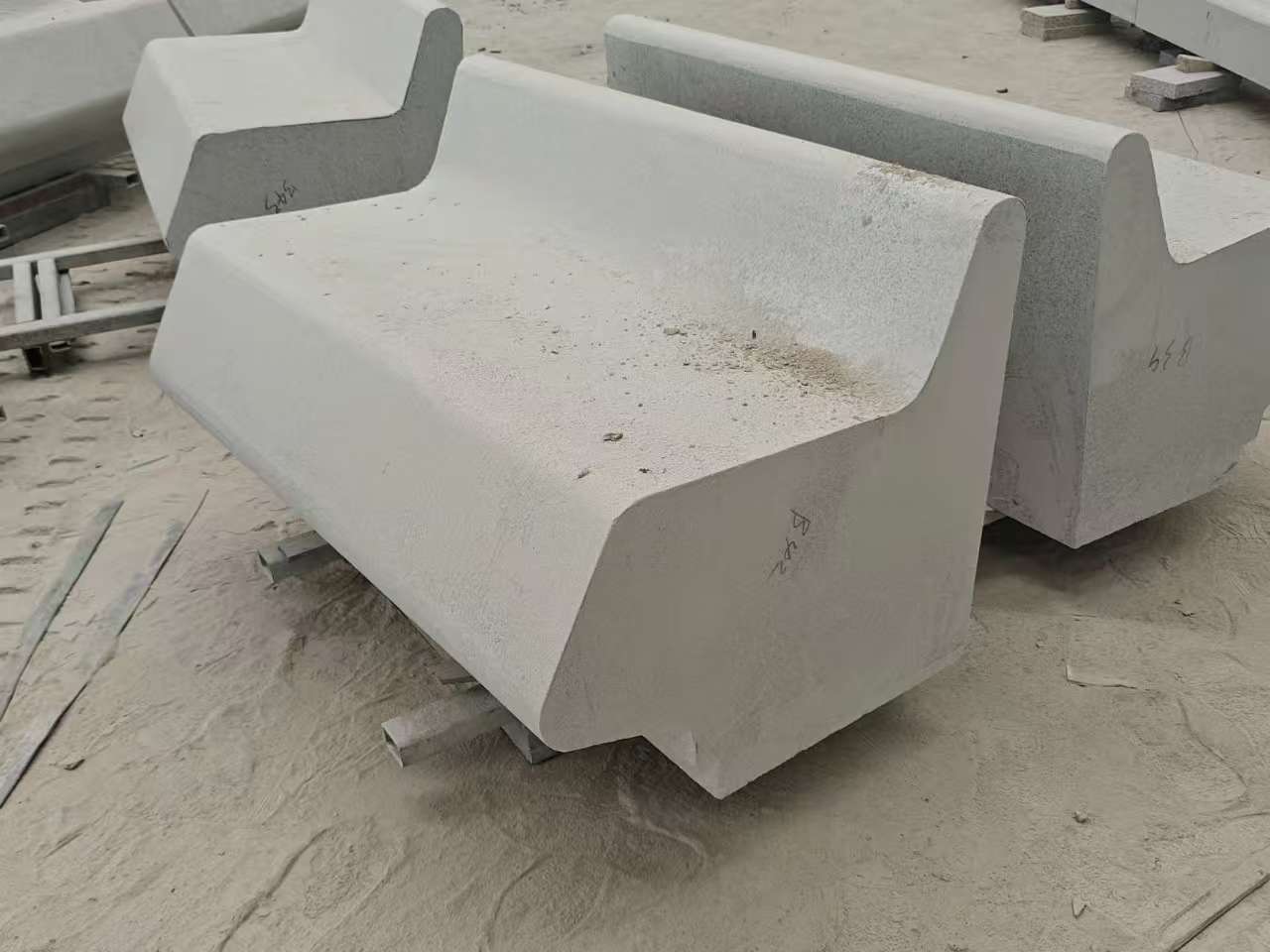 银川 芝麻白花岗岩异形坐凳，石凳