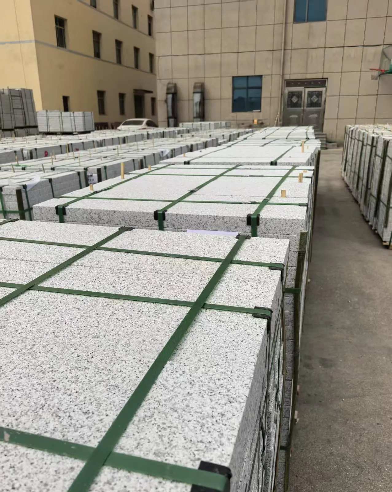 银川 白麻花岗岩5.0公分荔枝面地铺石