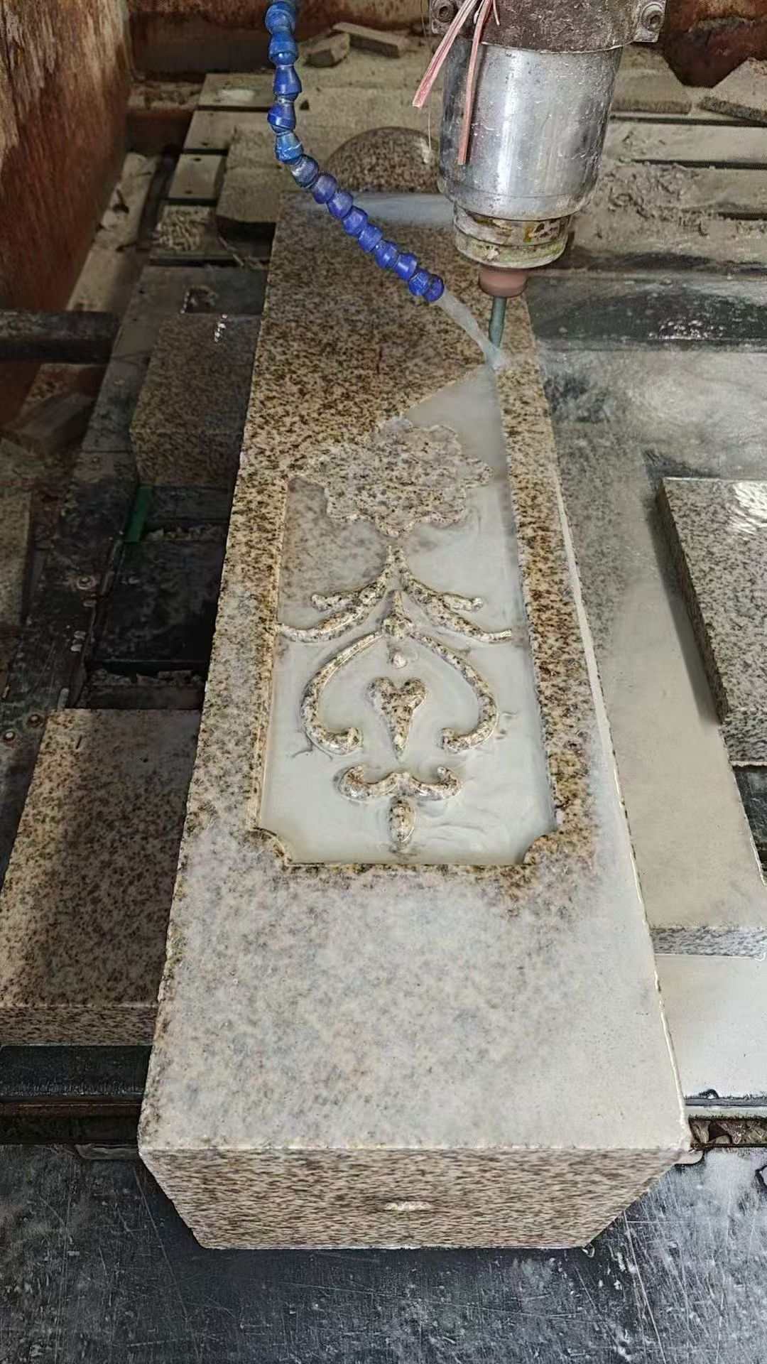 银川 黄金麻花岗岩异形加工雕刻栏杆大柱