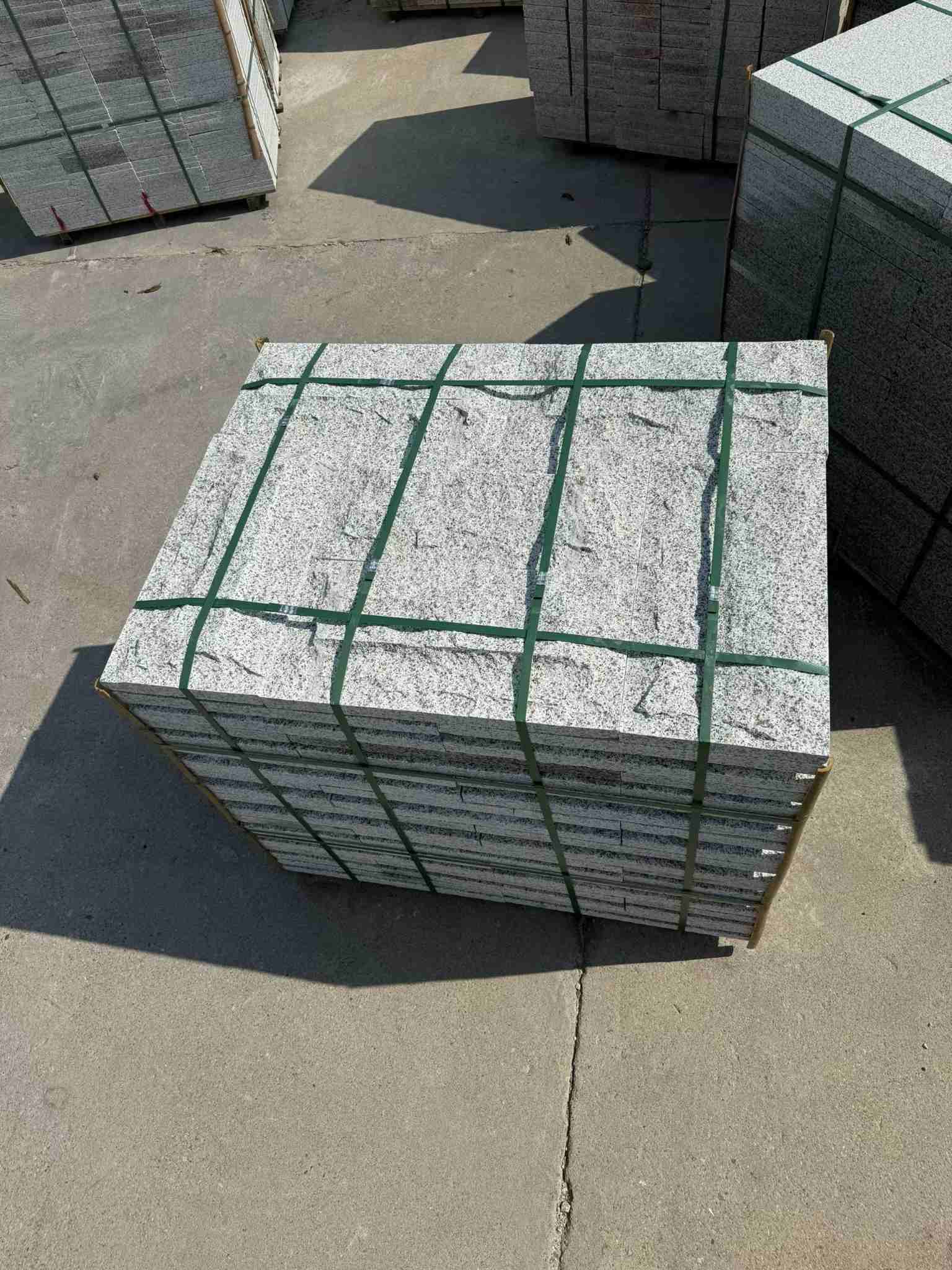 银川 白麻花岗岩石材自然面蘑菇石成品