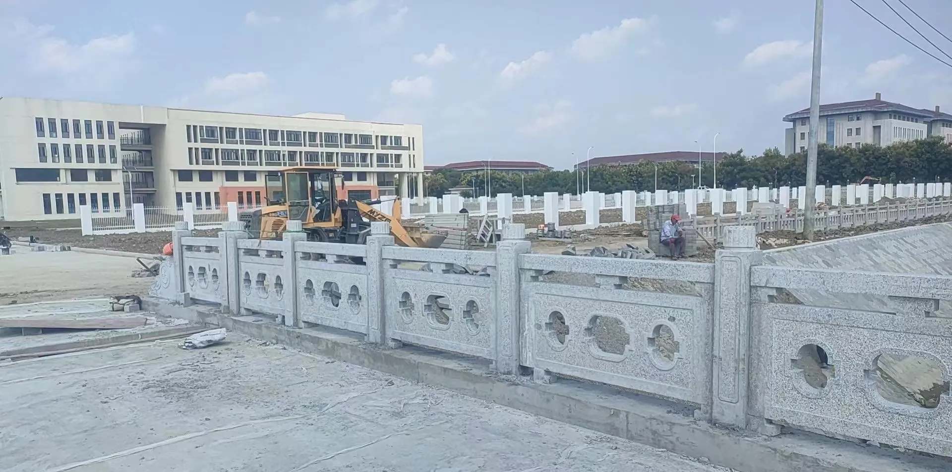 银川 白麻花岗岩荔枝面河道栏杆