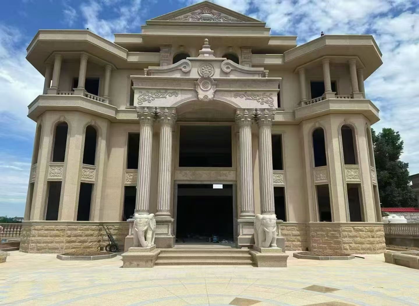 银川 黄金麻别墅外墙干挂，大柱，大象，蘑菇石，雕花板