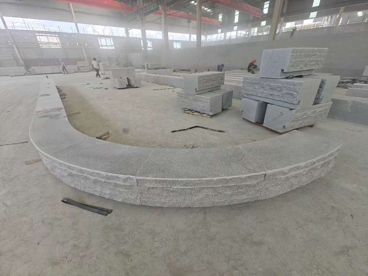 银川 芝麻白异形坐凳，自然面光面弧形加工