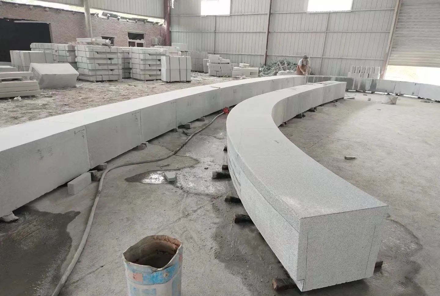 银川芝麻白花岗岩石板材 园林光面弧形坐凳